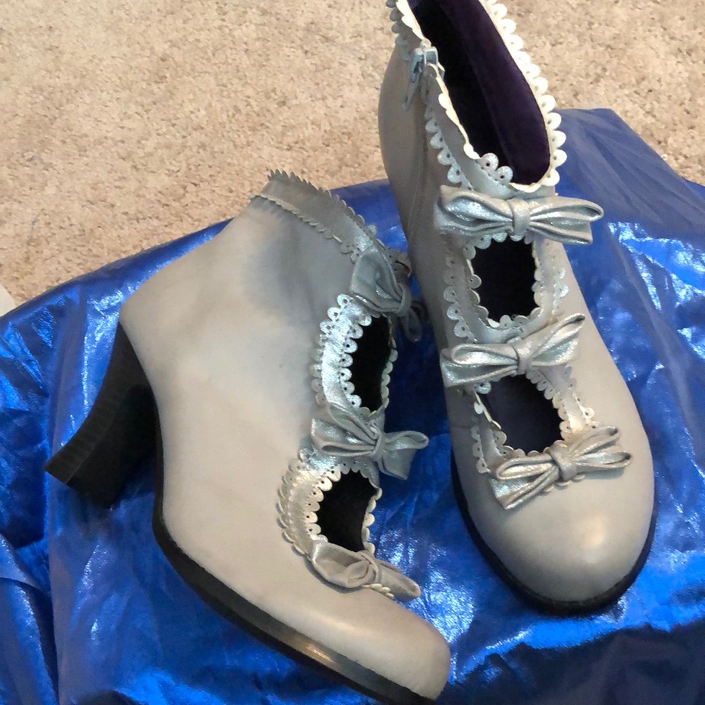 Heels - Picture 2 of 5